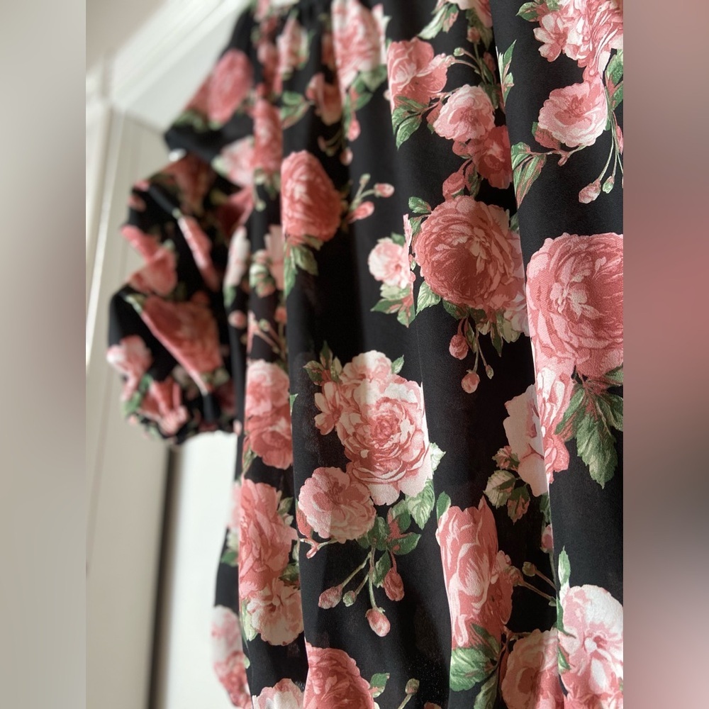 CeCe~Black/Pink RoseFloral~Off Shoulder~Tiered Sleeve~Hemline Tie~Blouse~Size L - Picture 13 of 15